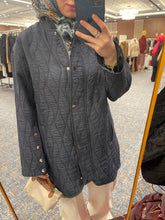 Görseli Galeri görüntüleyiciye yükleyin, Kapitone lacivert mont