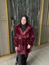 Görseli Galeri görüntüleyiciye yükleyin, Dina kürk kaban