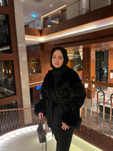 Görseli Galeri görüntüleyiciye yükleyin, Selly kolu kürklü kaban