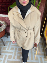Görseli Galeri görüntüleyiciye yükleyin, Tasarım Bej Trençkot